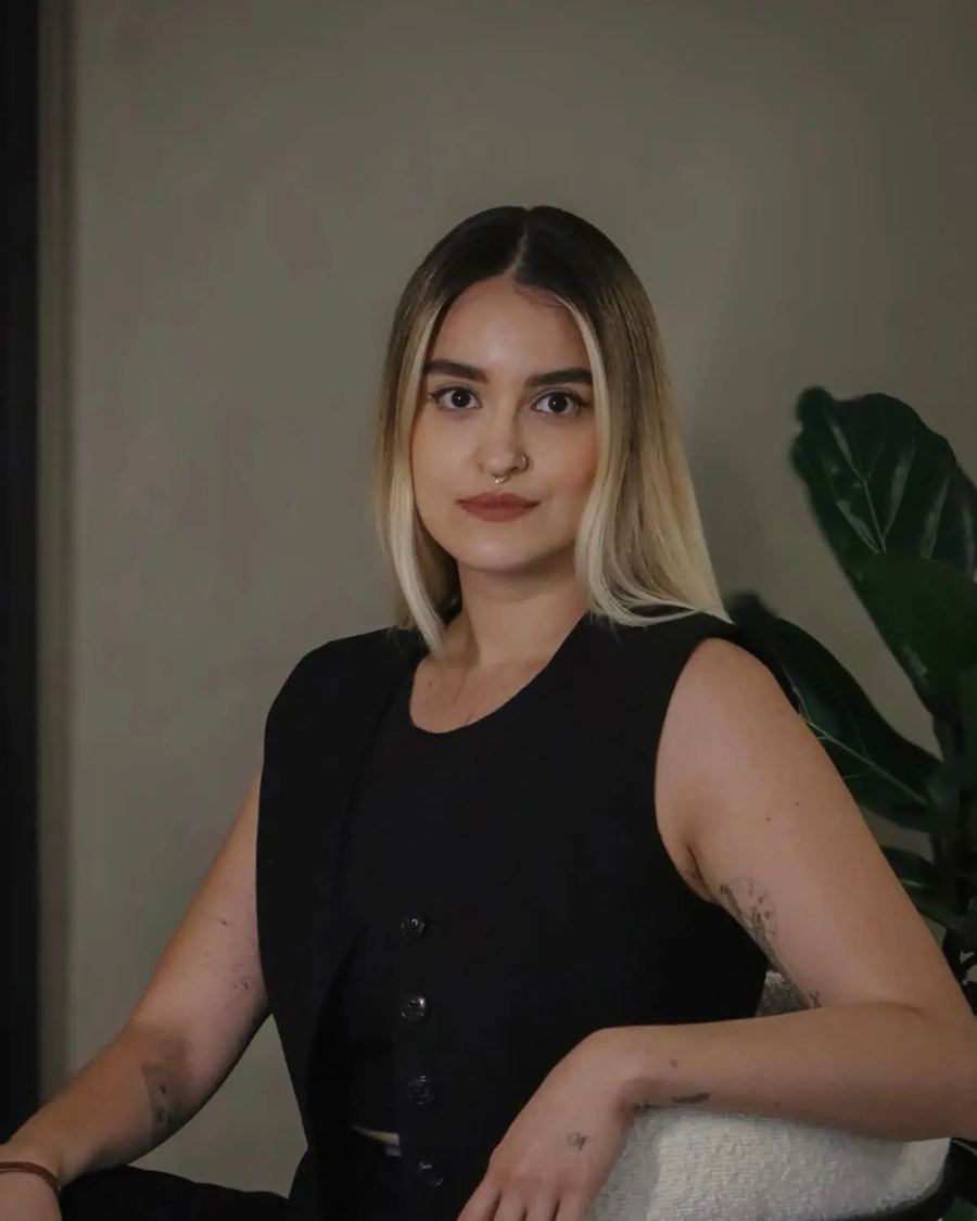 Retrato de Daniela Valencia, tatuadora en Main Galerie